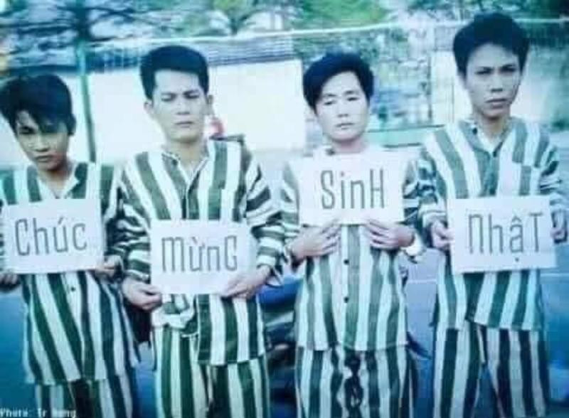 Bánh sinh nhật đây, còn nến tự thổi nha