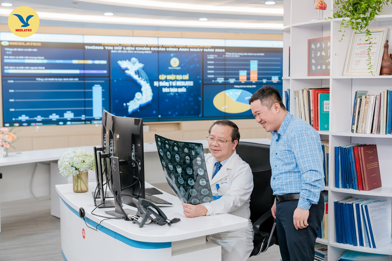 Dưới sự dẫn dắt chuyên môn của PGS.TS Nguyễn Quốc Dũng, Trung tâm Chẩn đoán hình ảnh MEDLATEC đã trở thành đơn vị đầu tiên tại Việt Nam đạt chứng chỉ ISO 15189:2022