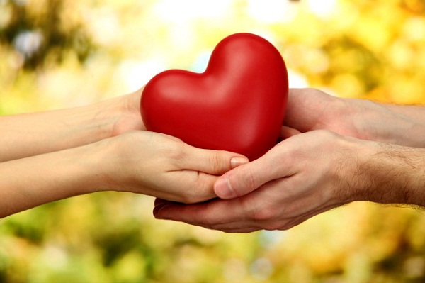 Giải thích câu ca dao Nhiễu điều phủ lấy giá gương, Người trong một nước phải thương nhau cùng