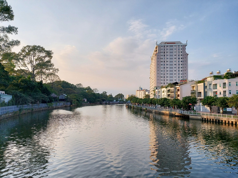 Nhieu Loc-Thi Nghe Canal