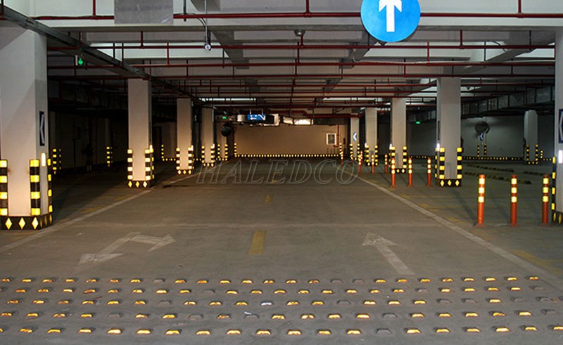 Thanh ốp tường phản quang trong hầm gửi xe