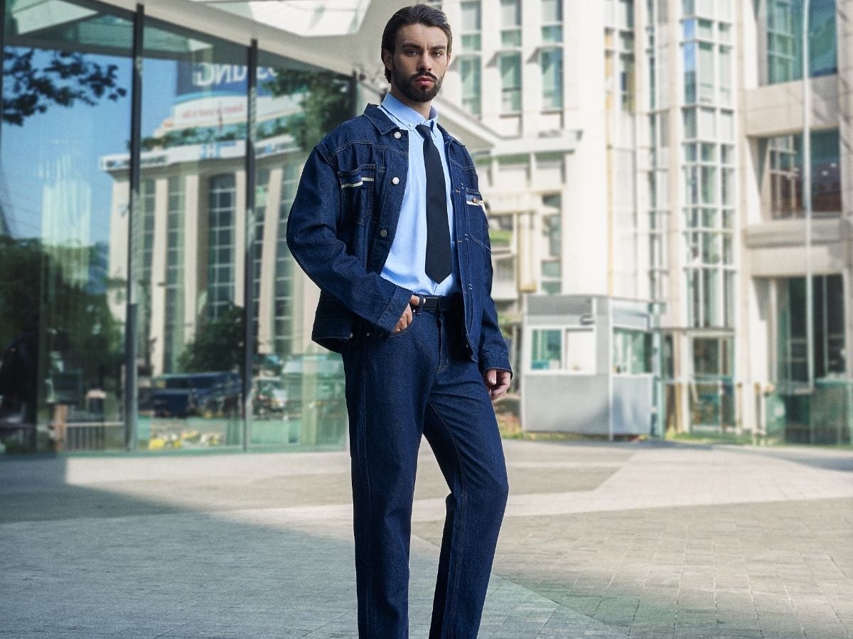 Quần jeans ống rộng và áo sơ mi denim