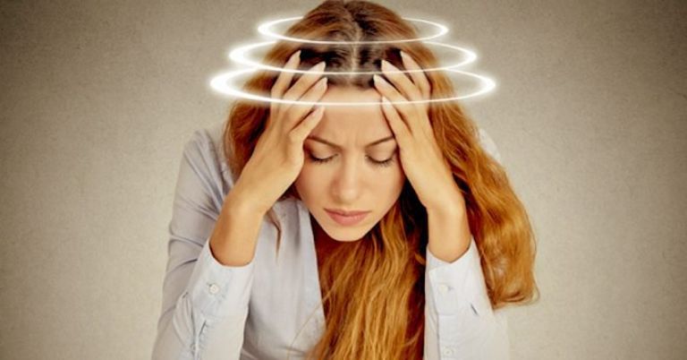 hoa mắt chóng mặt ngất xỉu gây nên bệnh tiền đình