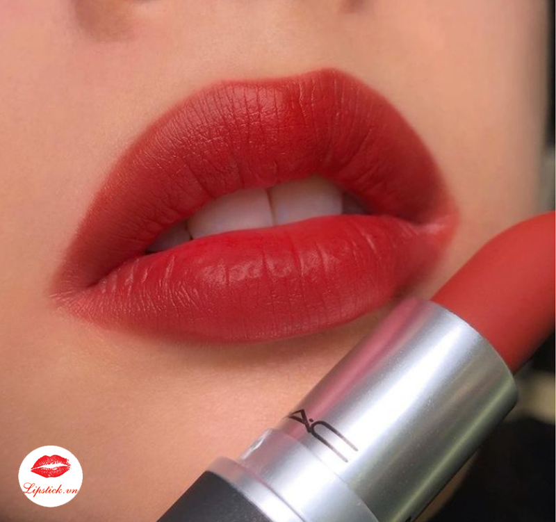 son-926-dubonnet-buzz-powder-kiss-mac