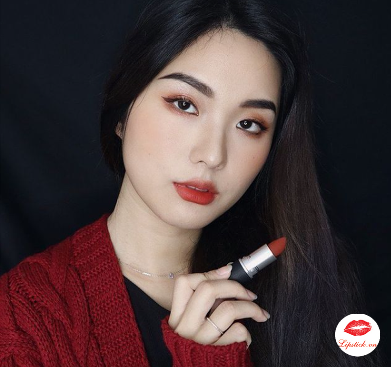 926-dubonnet-buzz-lipstick-powder-kiss1