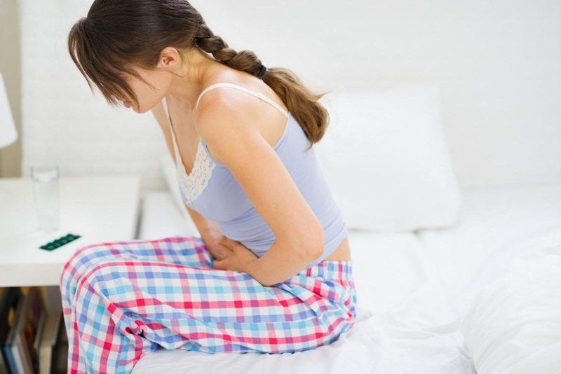 Nếu khí hư bất thường kèm theo triệu chứng, cần phải đi khám sớm