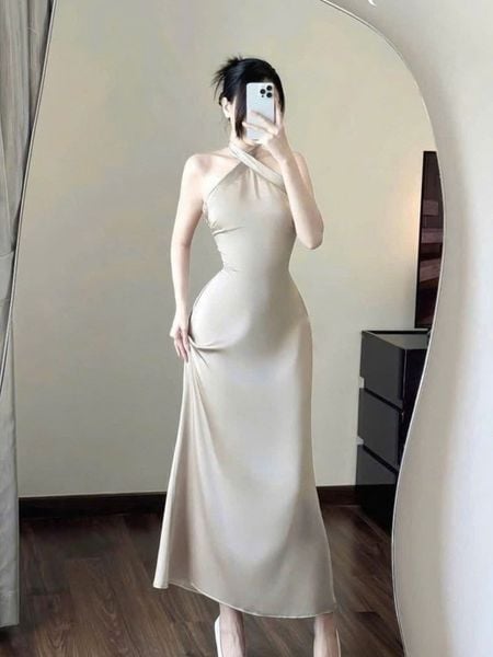 Đồ tết 2026 - Set đầm lụa dáng midi cổ yếm