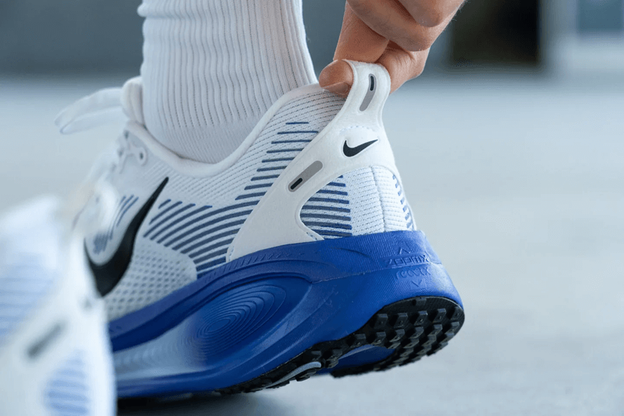 Review Nike Vomero 18: Giày chạy siêu thoải mái cho đường dài