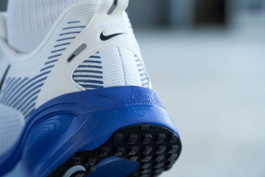 Review Nike Vomero 18: Giày chạy siêu thoải mái cho đường dài