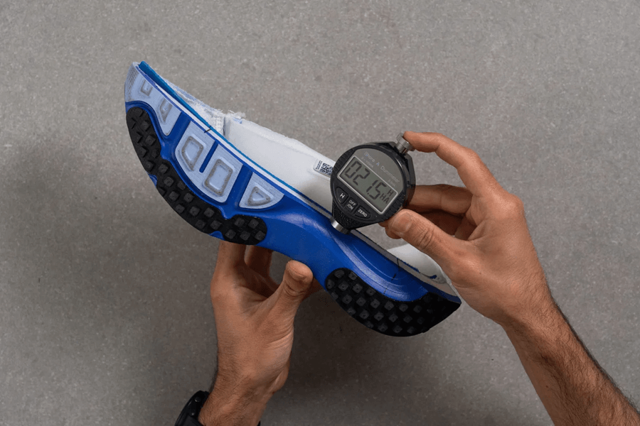 Review Nike Vomero 18: Giày chạy siêu thoải mái cho đường dài