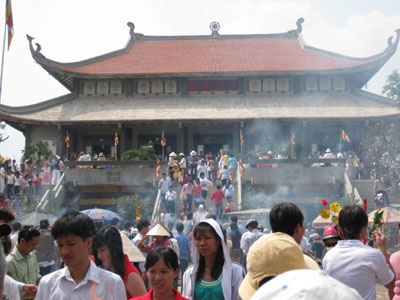 Vãn cảnh chùa ngày xuân