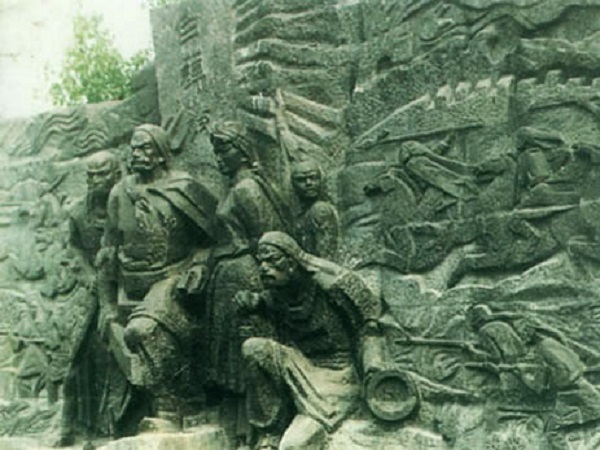 Bia tưởng niệm Vương Công Nhi.