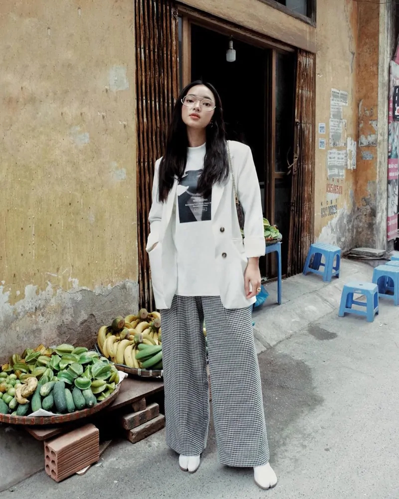 Phối áo blazer với quần ống rộng