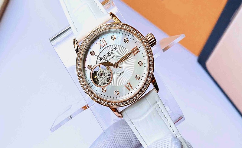 Đồng hồ Stuhrling Original nữ có thiết kế đặc biệt