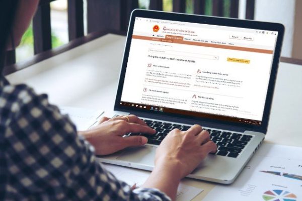 Hồ sơ, giấy tờ không chỉ là ‘giấy trắng - mực đen - con dấu’
