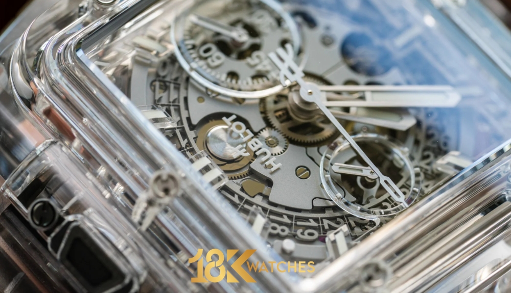 Đồng hồ Hublot mặt vuông gây ấn tượng với bộ vỏ trong suốt