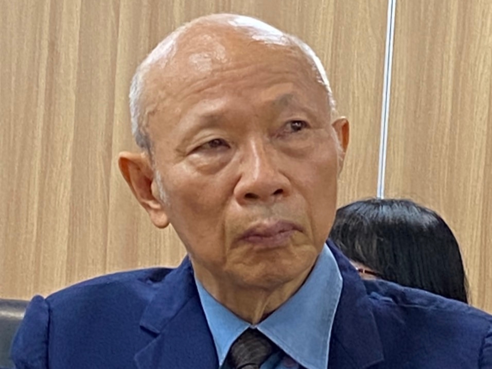 Đọc Vui buồn cùng tiếng Việt