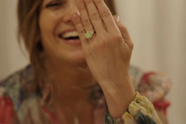 Từ sắc xanh lá trên ngón áp út của Jennifer Lopez, đâu là những màu kim cương quý hiếm nhất?