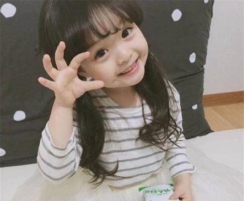 Con gái lớn lên ngày càng xinh đẹp nhưng lại trở thành nỗi 'khổ tâm' của cả nhà