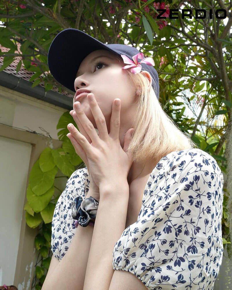 mặt tròn đội mũ lưỡi trai
