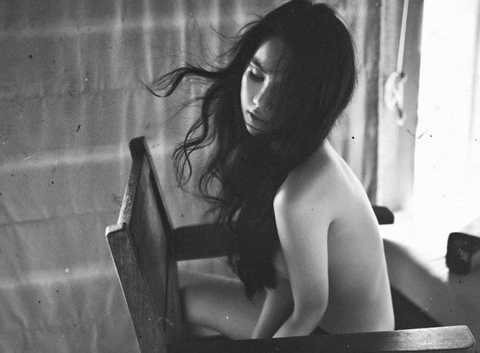Ngọc Trinh tạo dáng nude
