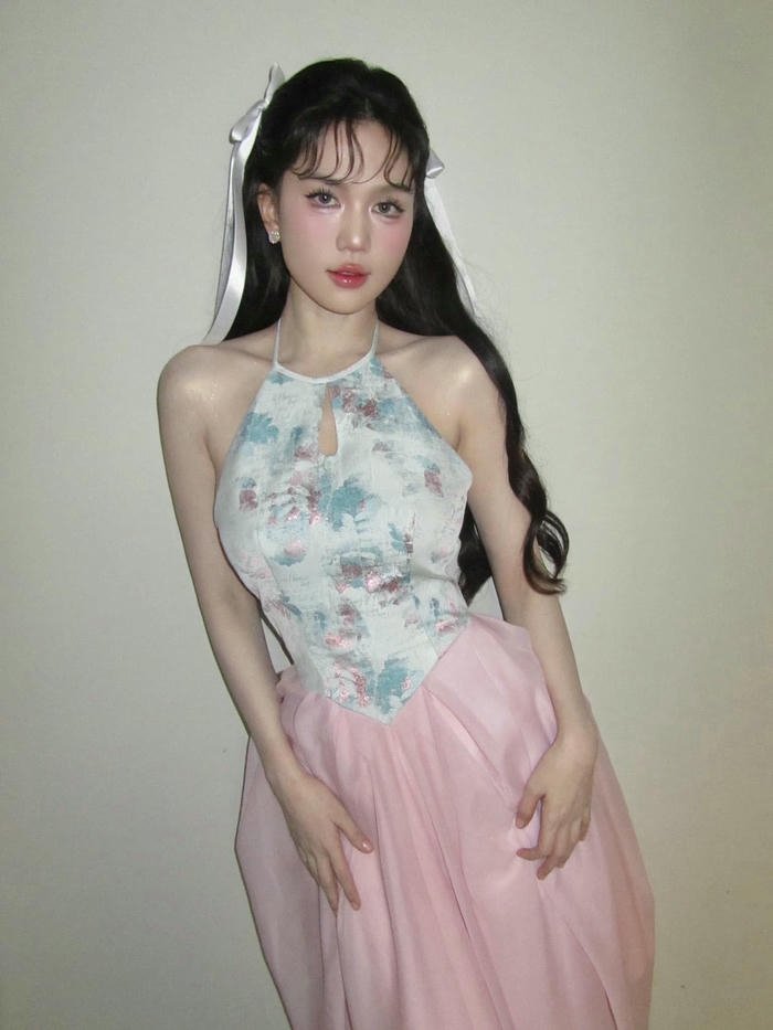 Ngọc Trinh bikini hồ bơi