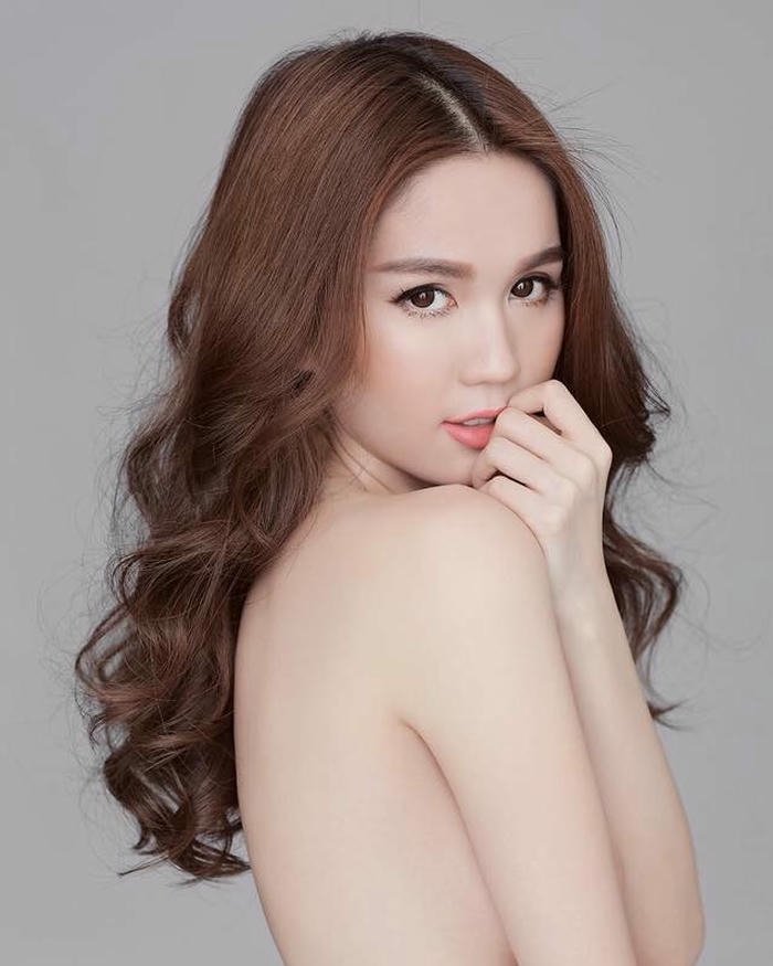 Ngọc Trinh bikini khoe vóc dáng quyến rũ đầy cuốn hút