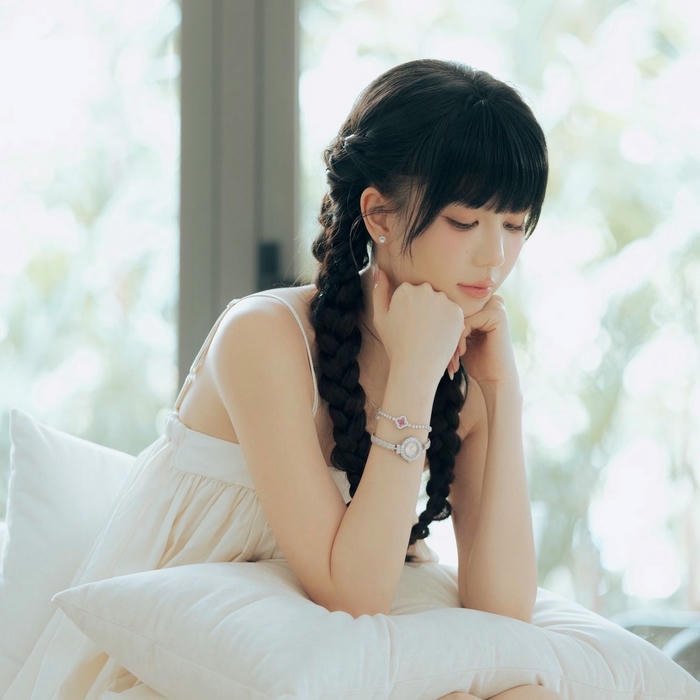 Ngọc Trinh cuốn hút