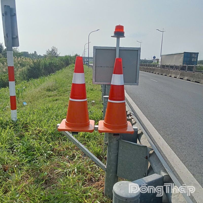 Chóp nón cam trên cao tốc: Giải pháp đơn giản góp phần giảm tai nạn thứ cấp