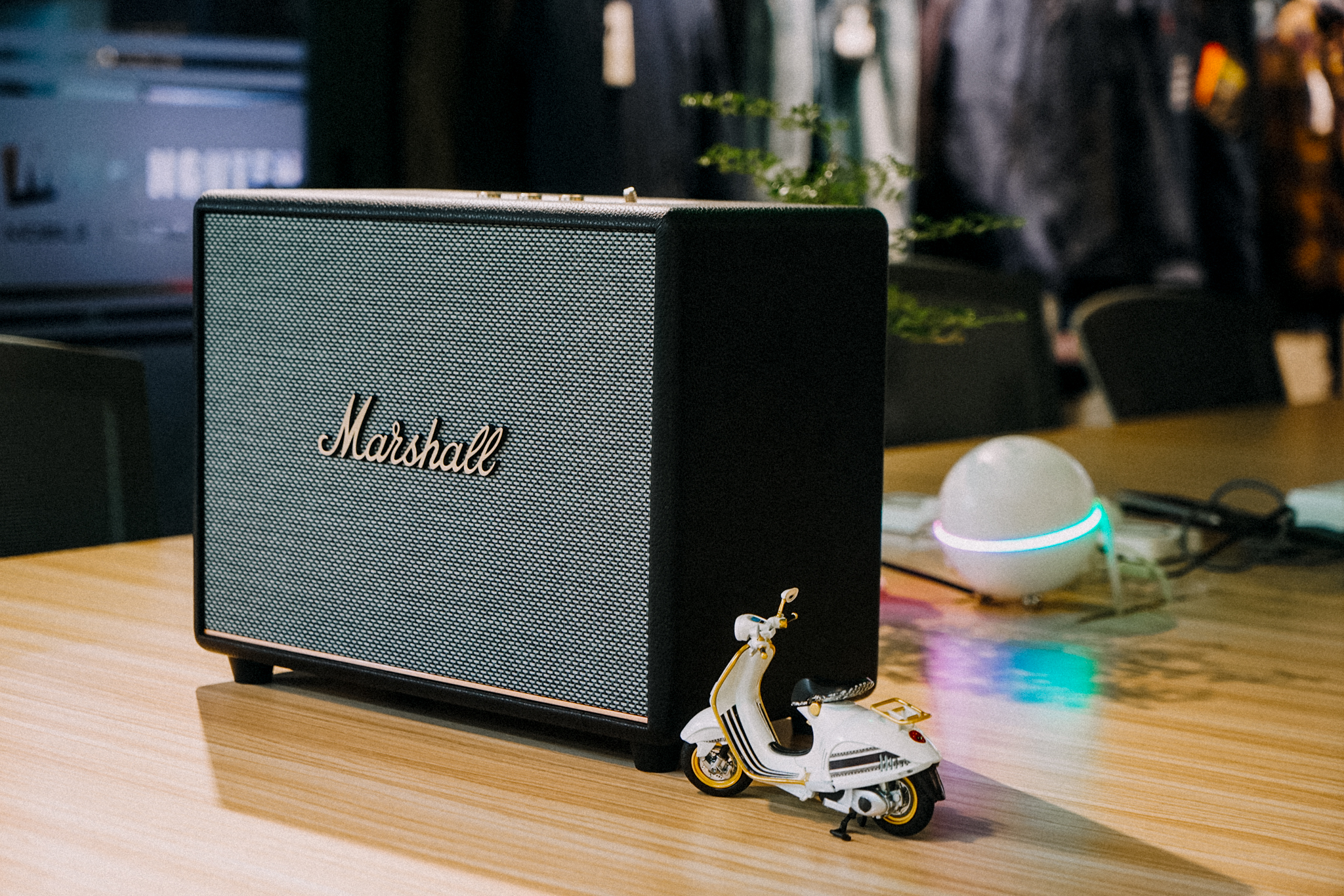 So sánh loa Harman Kardon và Marshall qua chất lượng âm thanh