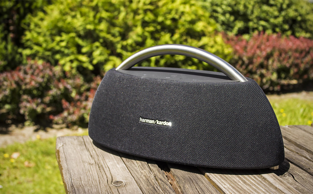 So sánh loa Harman Kardon và Marshall: Kẻ tám lạng, người nửa cân