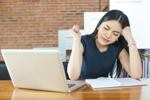 Vấn đề ở trường hoặc tại nơi làm việc có thể là yếu tố làm tăng nguy cơ rối loạn khí sắc