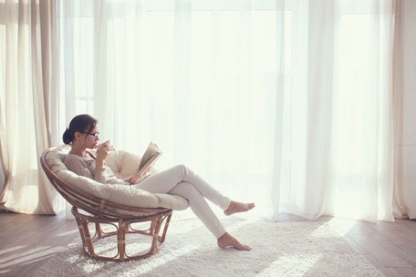 Trải lòng mình với những bài thơ về người đàn bà đã cũ hay nhất