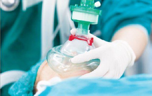 Cần cải thiện thông khí phế nang, cung cấp oxy và thở máy nếu cầ