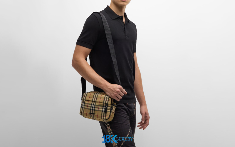 tui deo cheo burberry nam