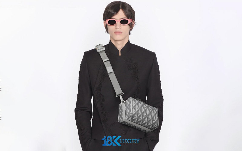 tui deo cheo nam dior (4)