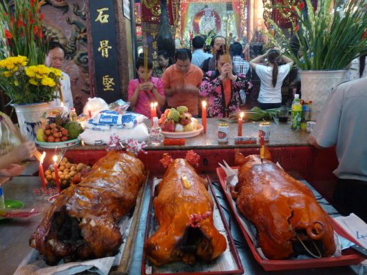 Cách chuẩn bị lễ vật cúng khấn bà chúa xứ núi Sam đầy đủ và tươm tất 