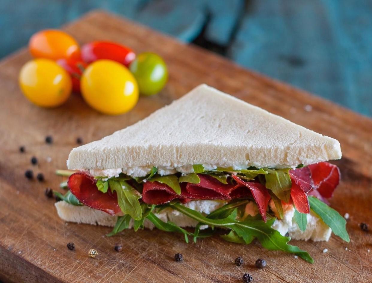 CNN xướng tên bánh mì Việt Nam trong loạt món bánh kẹp ngon nhất thế giới - 3