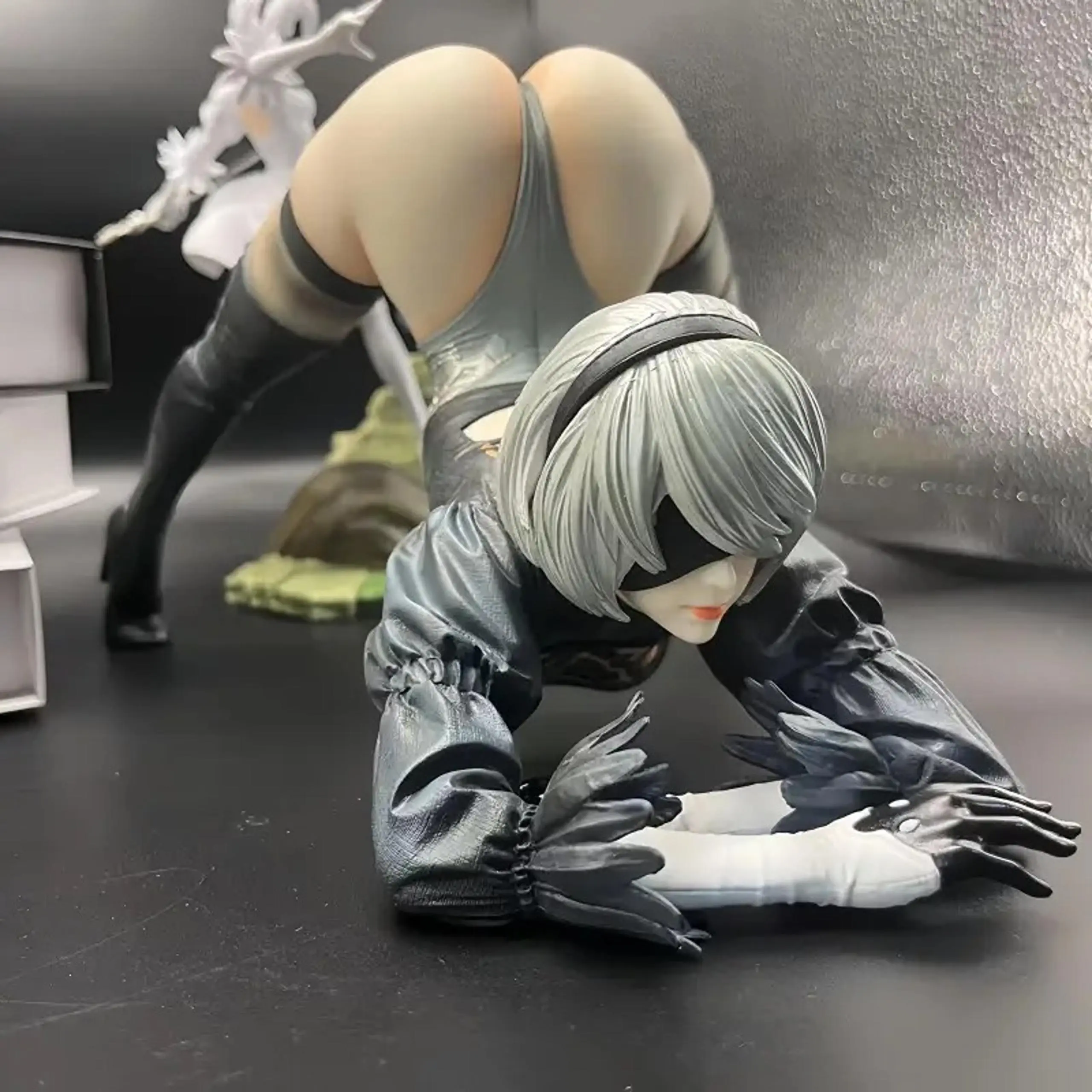 Ảnh b hentai figure pose doggy mông to tròn căng bodysuit ôm sát sexy