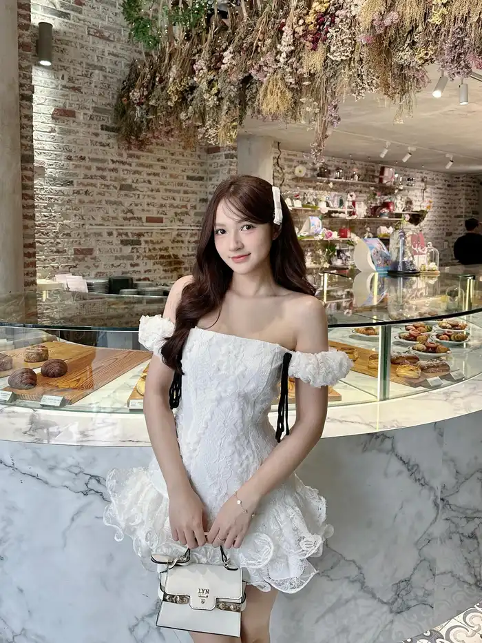 Ảnh gái xinh 2k4 với vẻ đẹp trong trẻo, thu hút mọi ánh nhìn