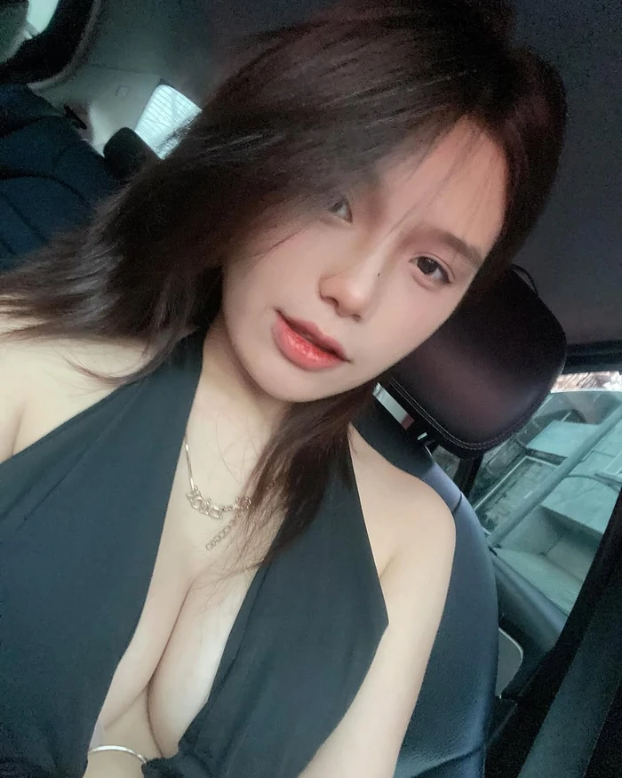 Ngắm ảnh gái xinh khoe bưởi khoe dáng sexy