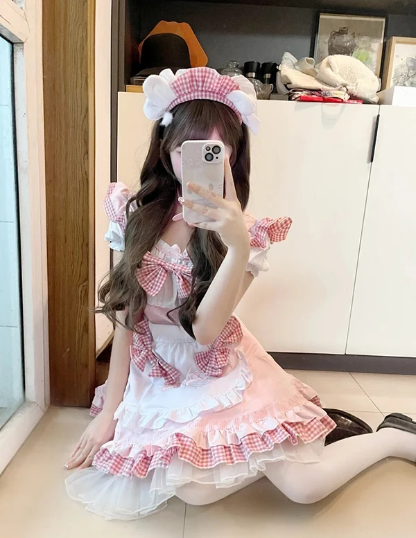Tải hình gái cute che mặt bằng điện thoại