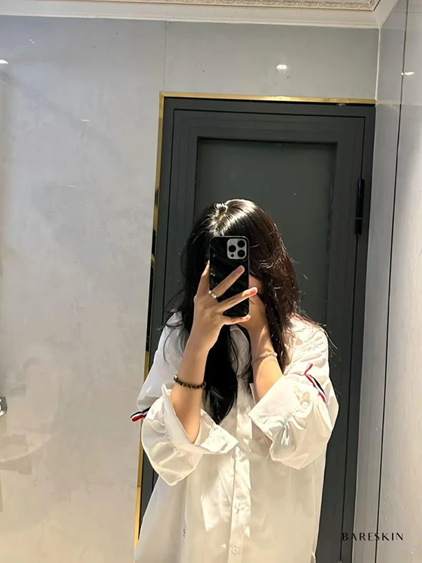 Ảnh mạng gái trẻ giấu mặt khi selfie