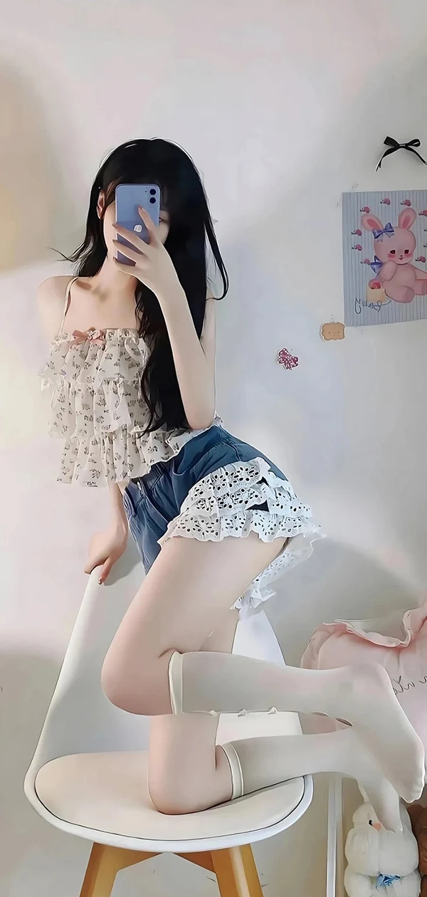 Hình ảnh gái xinh 2k4 che mặt cực dễ thương