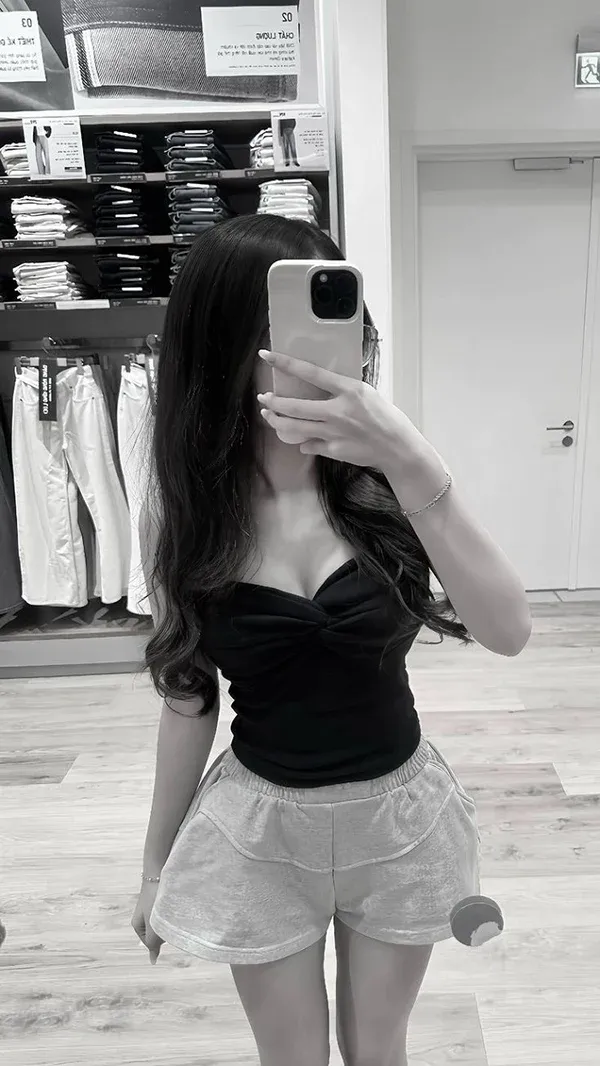 Ngắm hình hot girl tạo dáng giấu mặt thông minh