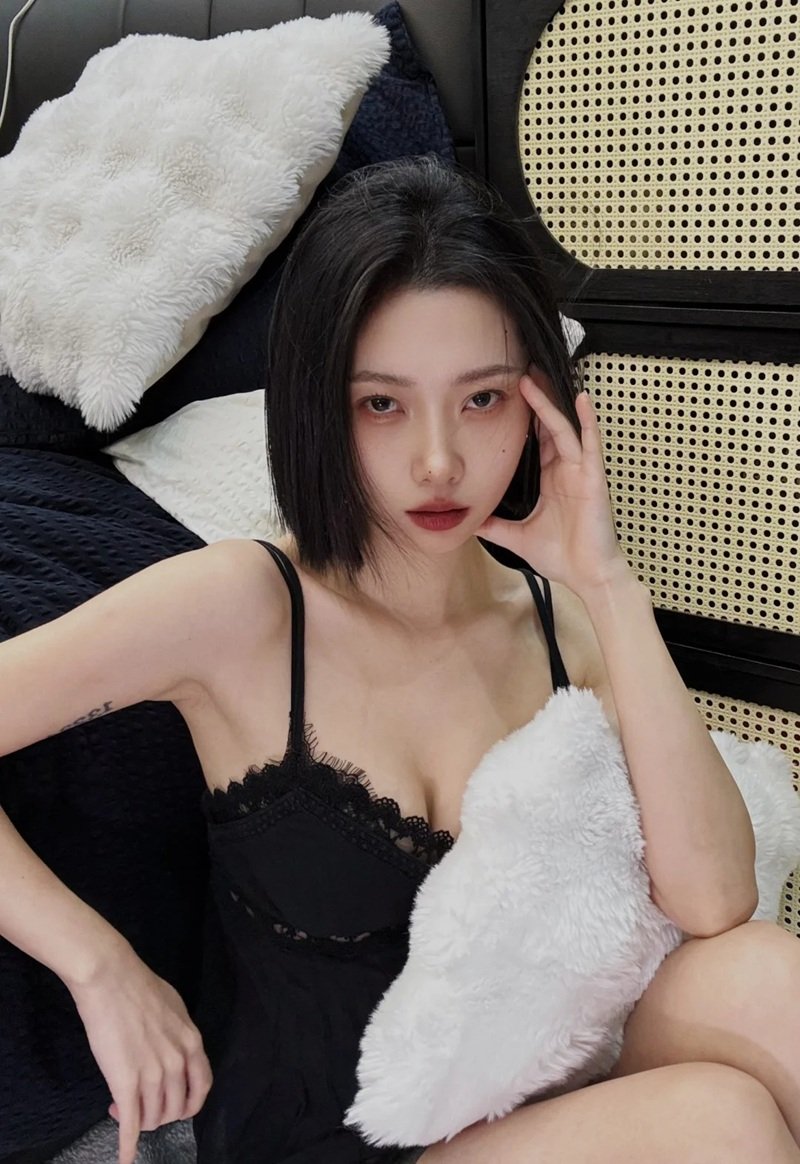 Gái xinh mặc đồ ngủ nổi bật