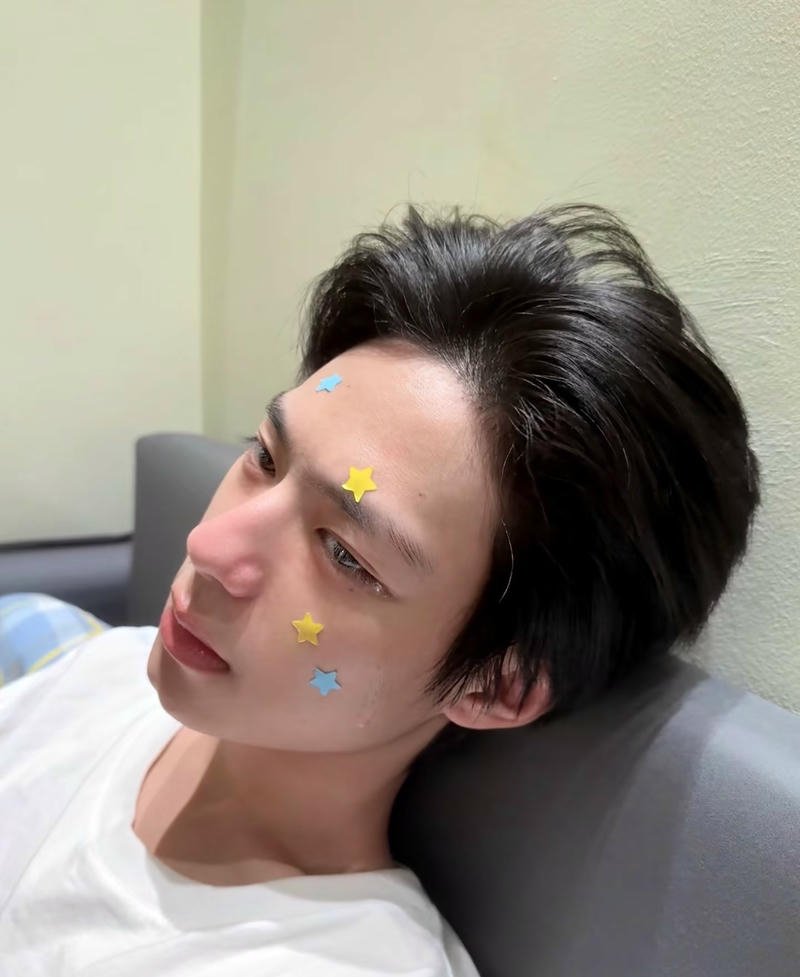 Chàng trai rơi nước mắt buồn sâu ảnh trai đẹp khóc