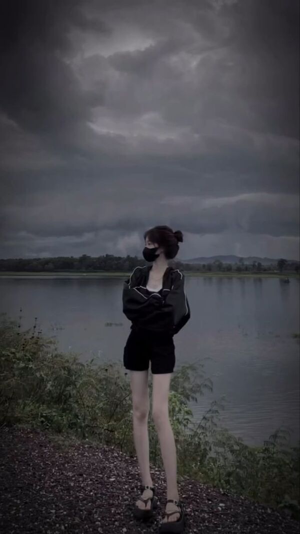 hinh anh gai xinh chup dang che mat 14