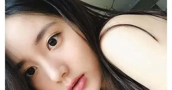 Ảnh selfie gái đẹp không trang điểm, nét đẹp thuần khiết