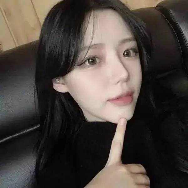 Hot girl mặt mộc, gương mặt không son phấn